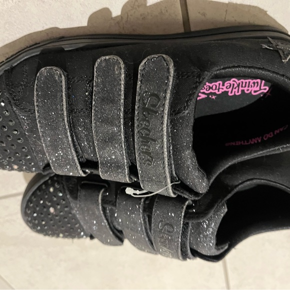 Sketchers sneakers for Girls - Picture 2 of 3